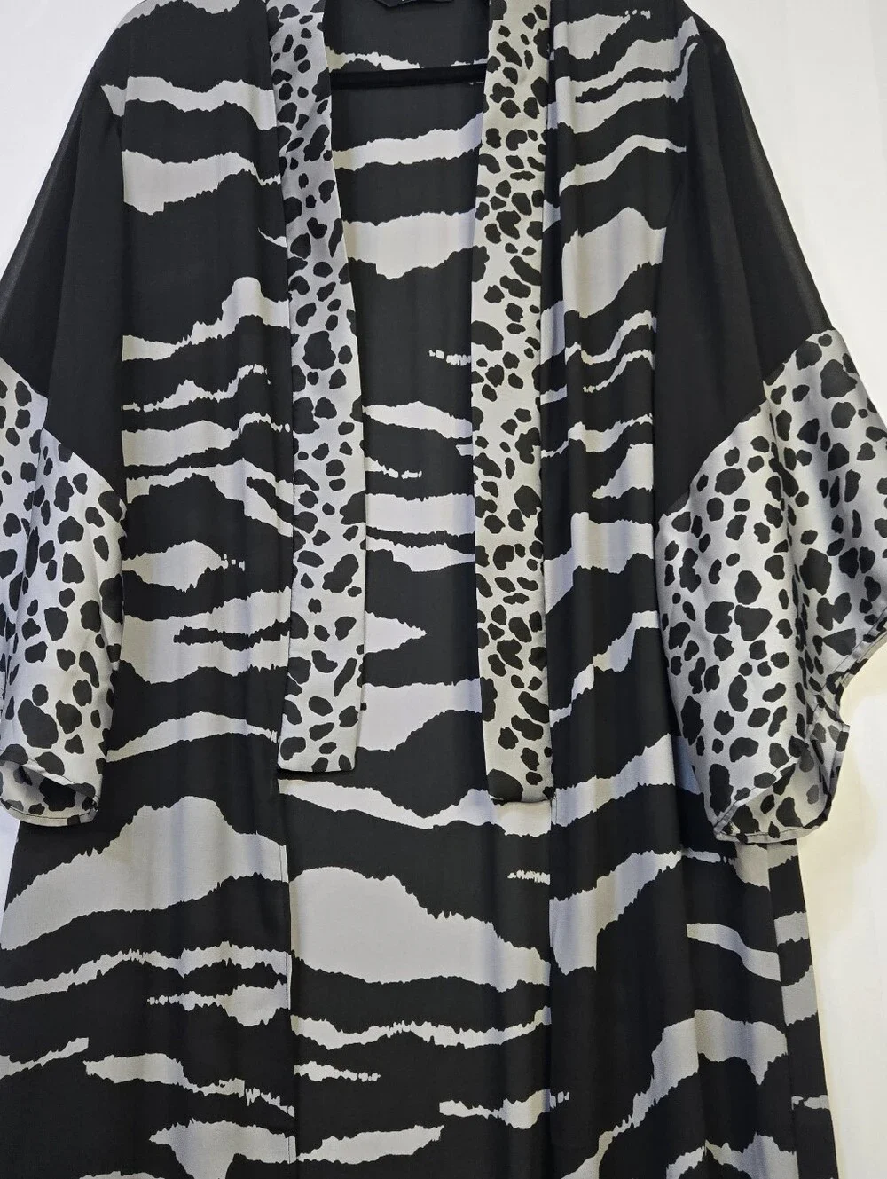 Dennis Basso Size XS Black&Silver  Animal-Print Robe/kimono/Beach Cover-up